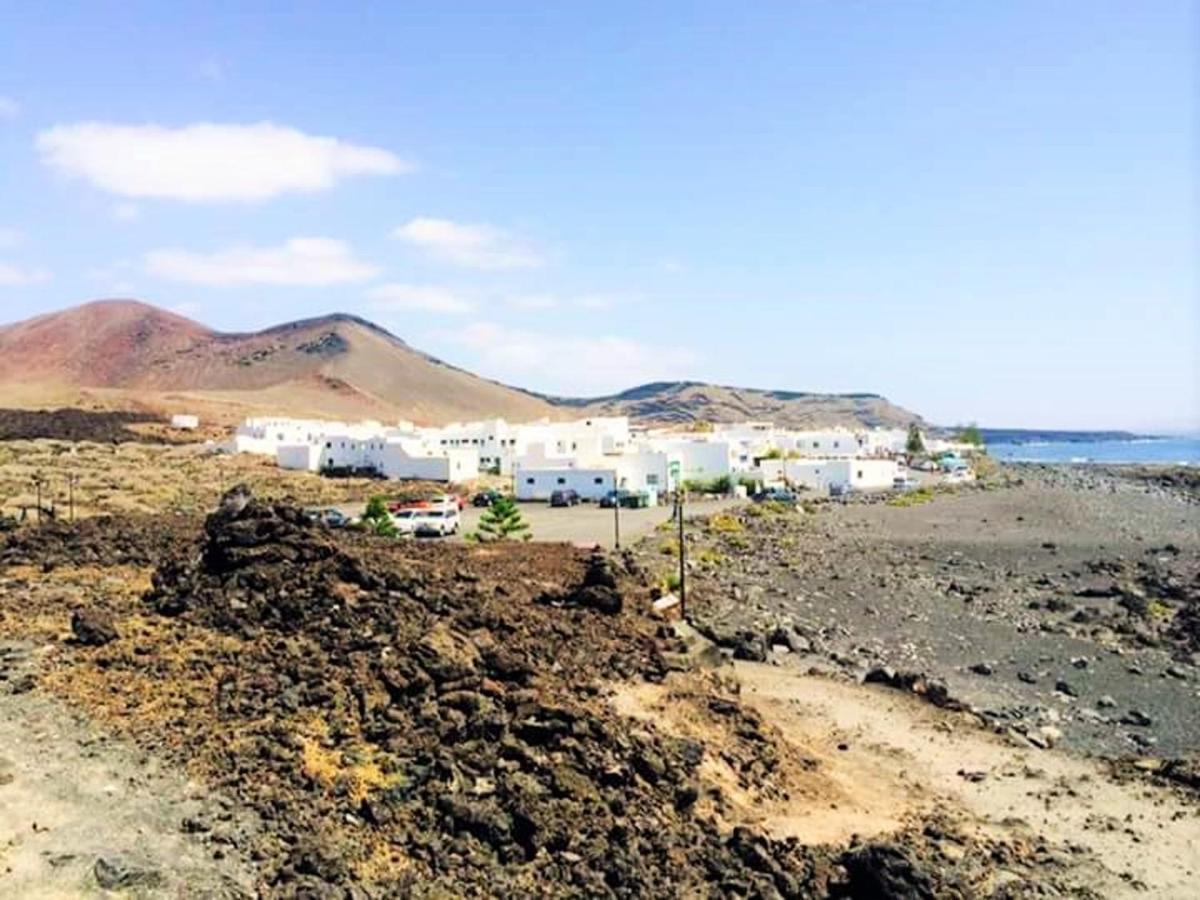 Вилла Cozy House In El Golfo + Terrace Экстерьер фото