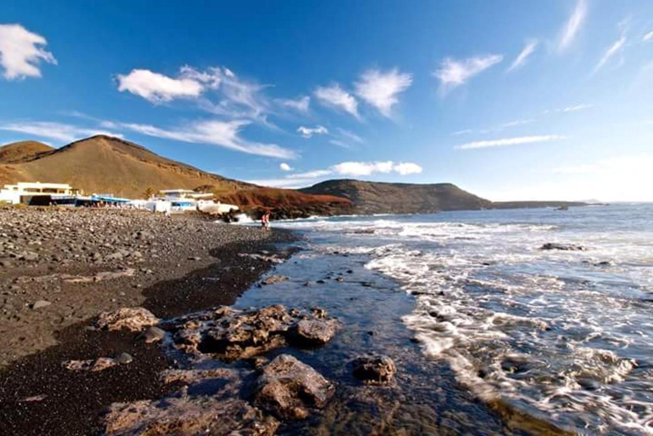 Вилла Cozy House In El Golfo + Terrace Экстерьер фото