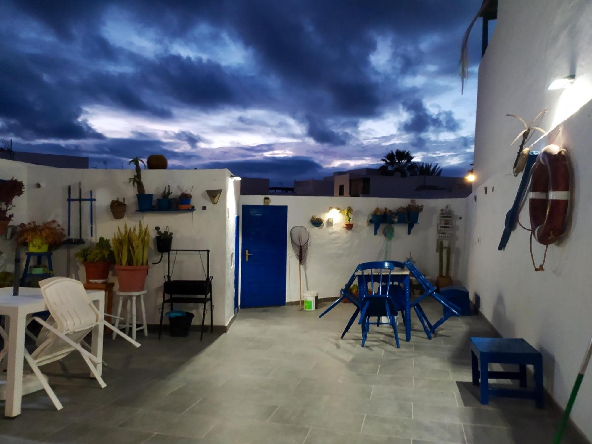 Вилла Cozy House In El Golfo + Terrace Экстерьер фото